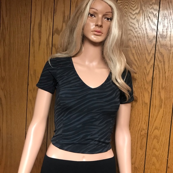 Lululemon" Nulu Cropped Slim Yoga Short Sleeve-Le Tigre Camo Deep Coal Multi - Picture 11 of 16